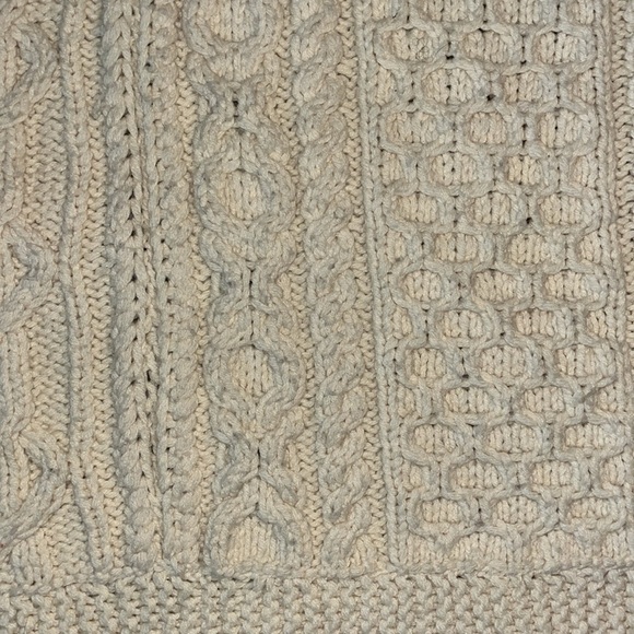 Chunky Cable Knit Reversible Throw
Blanket Cream  Excellent Condition Wool Blend - Picture 3 of 6